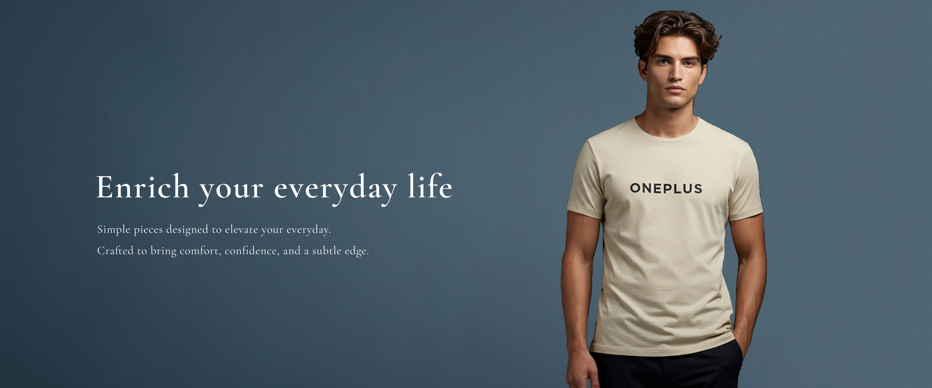 ONEPLUSのTシャツを着用した男性モデルのブランドビジュアル